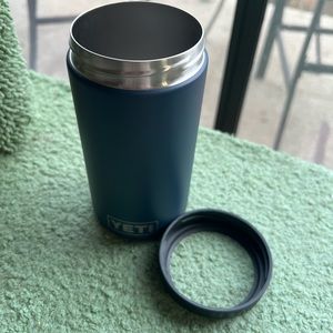 YETI - Like New - 16 oz Colster Tall Can Cooler